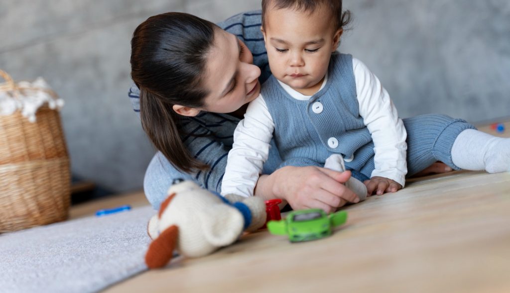 Sala-cuna-Edenred mama con su hijo